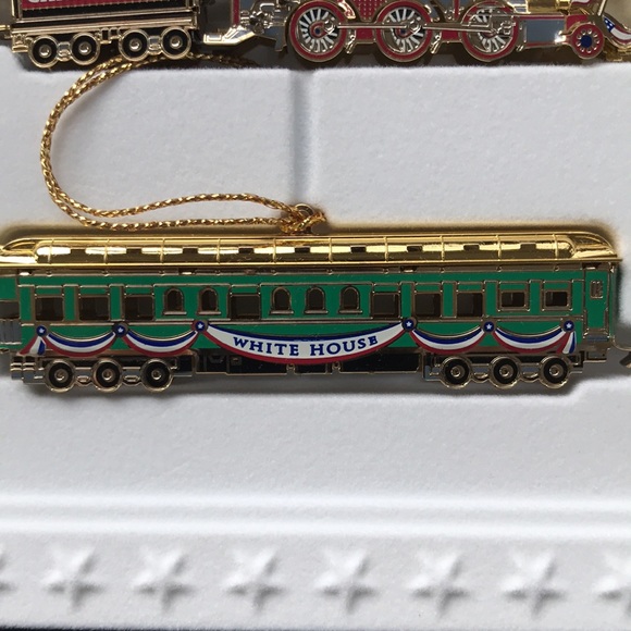 White House Historical Association Holiday Ornaments 2014 Edition - Picture 3 of 5